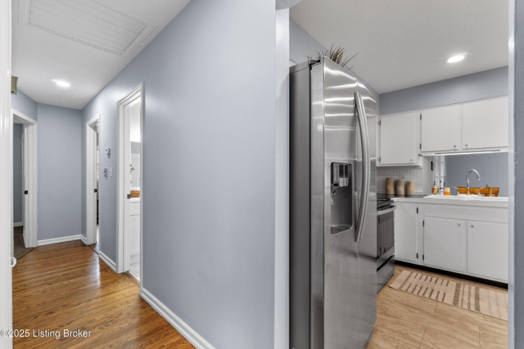 Listing Image 16
