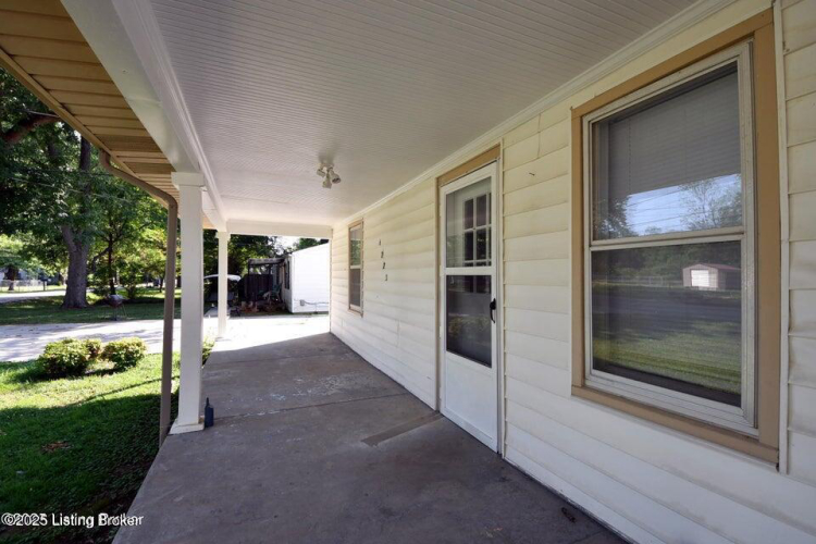 Listing Image 3