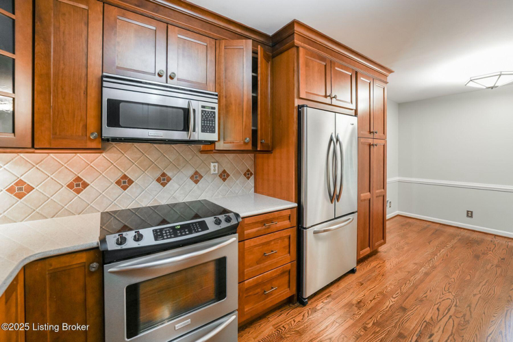 Listing Image 12