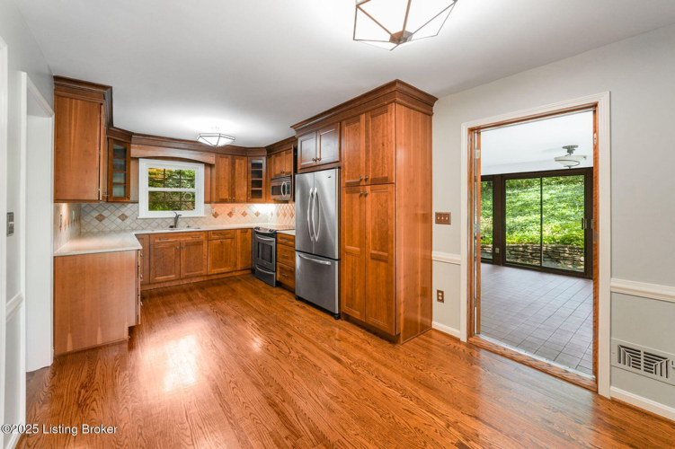 Listing Image 14