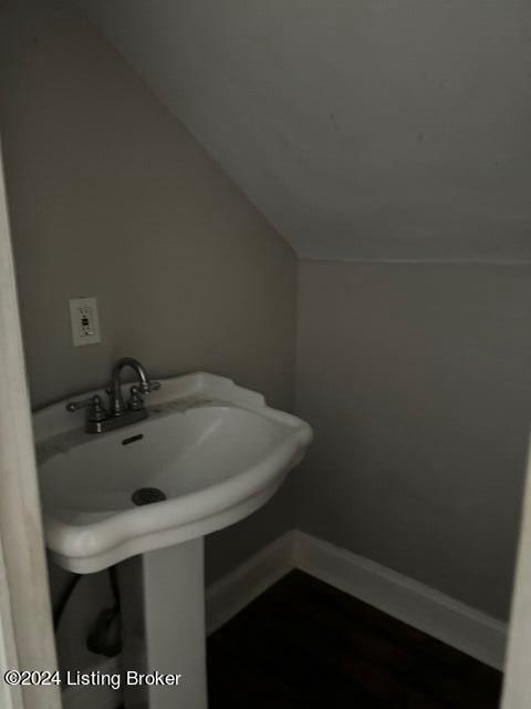 Listing Image 12