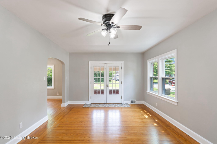 Listing Image 17