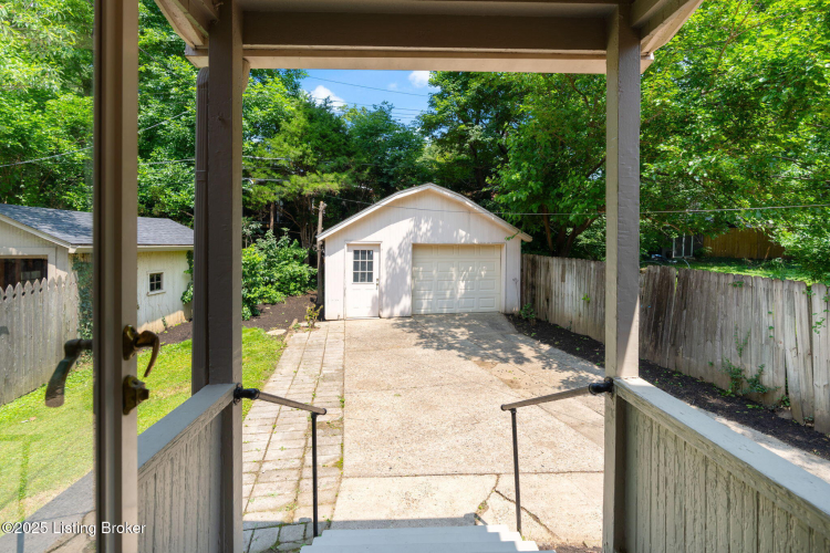 Listing Image 8