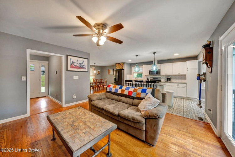 Listing Image 11
