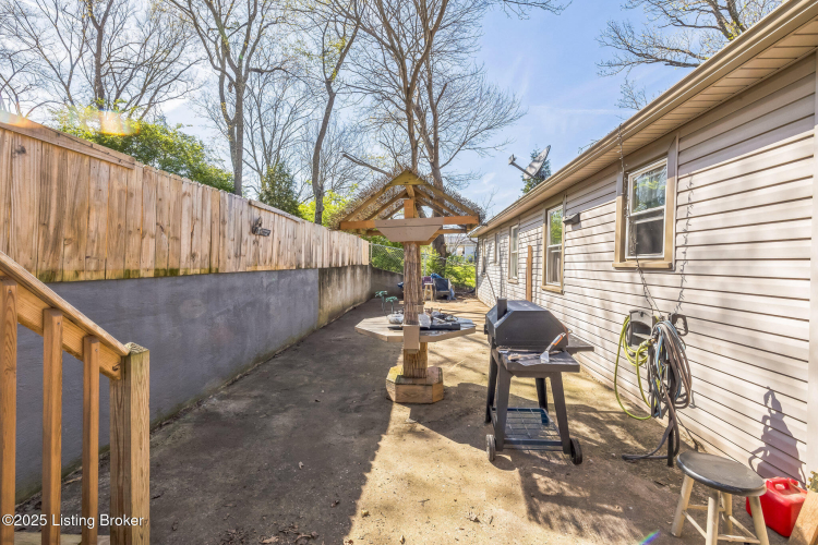 Listing Image 16