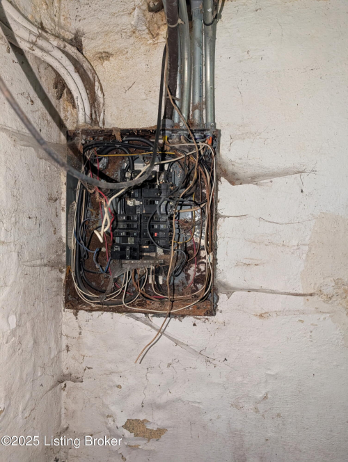 Listing Image 8