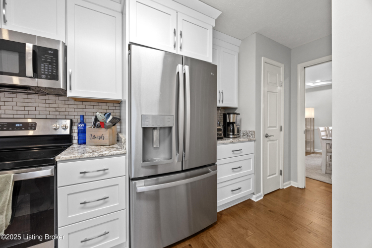 Listing Image 11