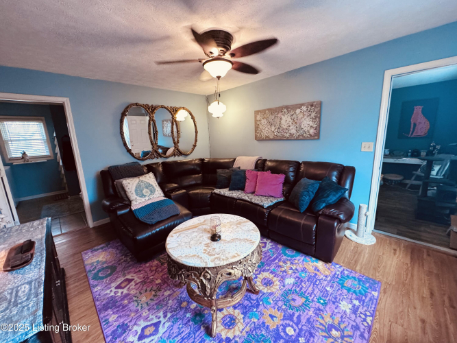 Listing Image 12
