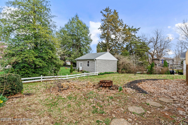 Listing Image 4