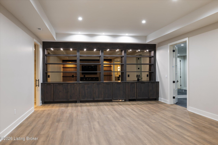 Listing Image 80
