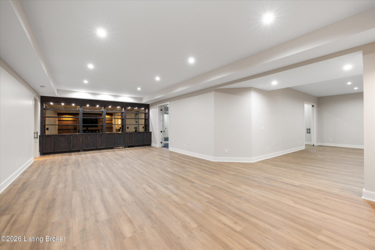 Listing Image 82