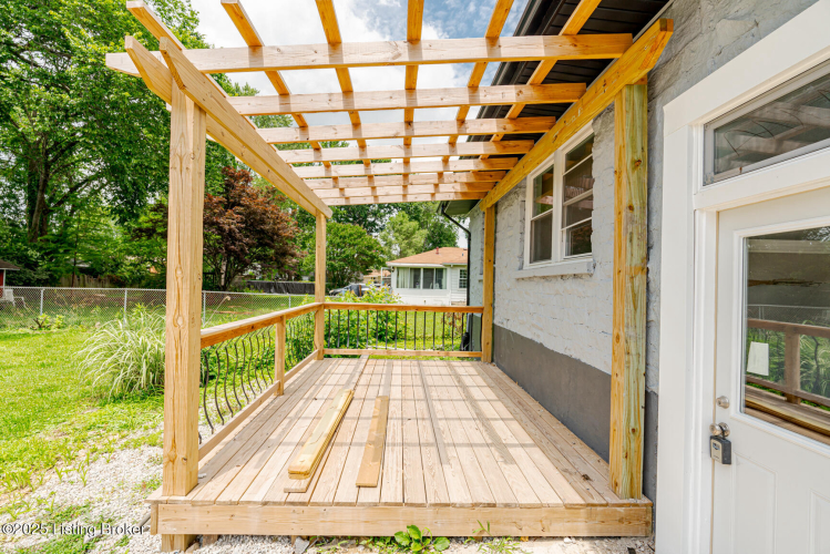 Listing Image 9