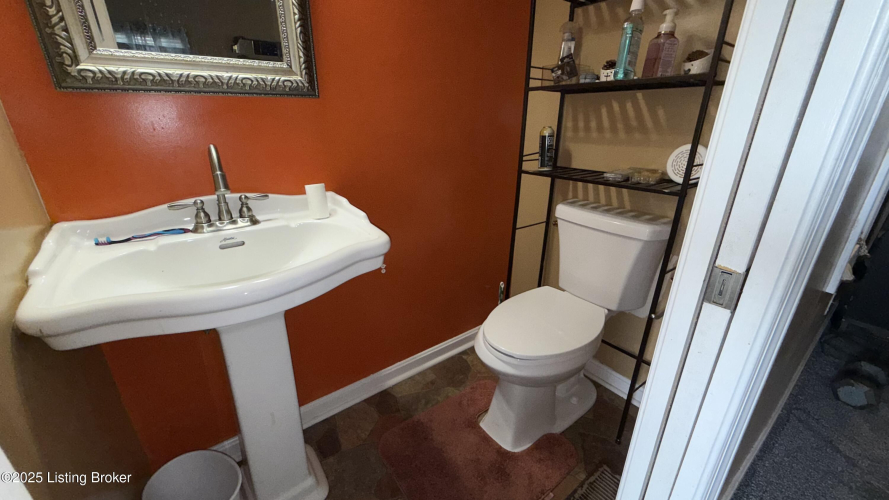 Listing Image 6