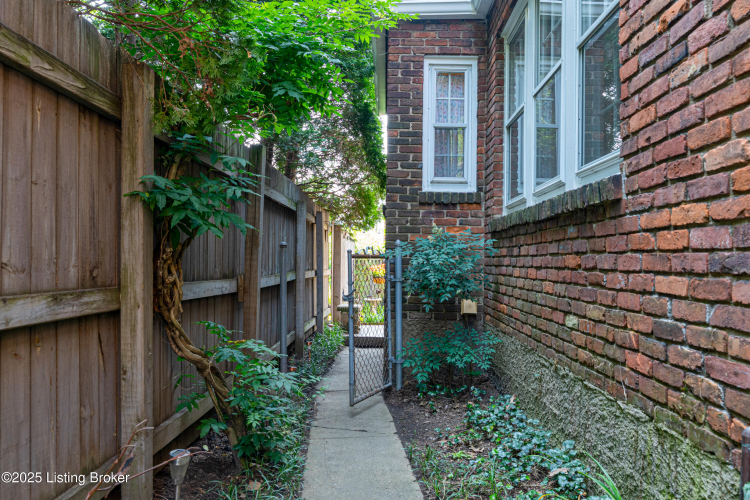 Listing Image 18