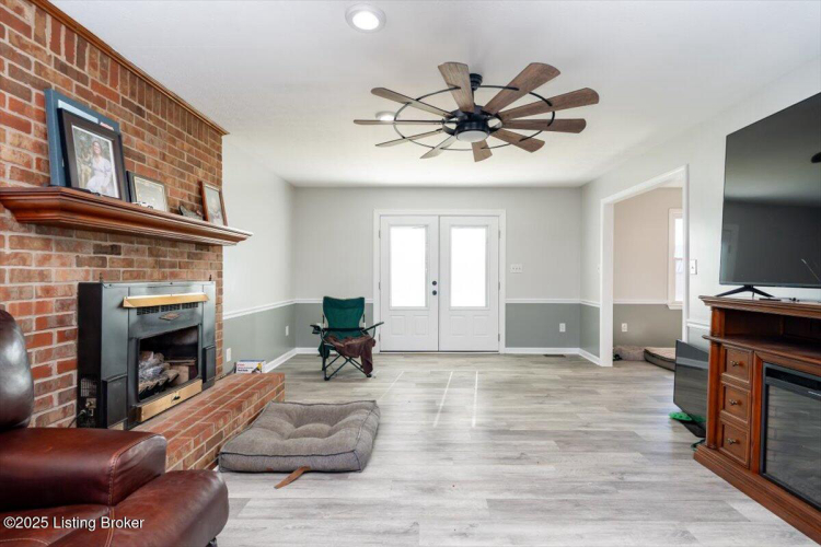 Listing Image 8