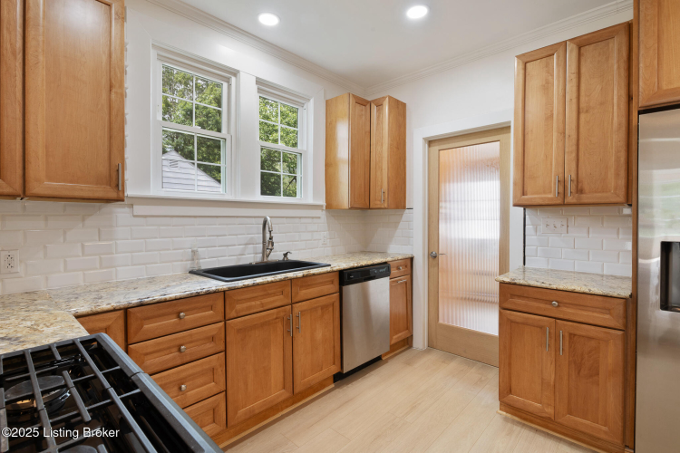 Listing Image 12