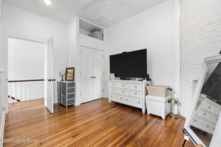 Listing Image 26