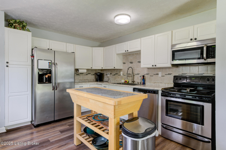 Listing Image 9