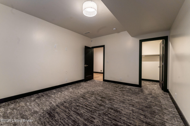 Listing Image 101