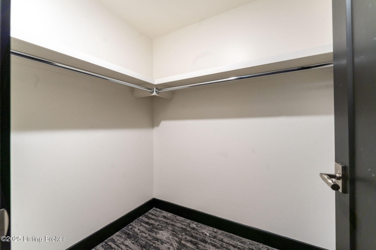 Listing Image 102