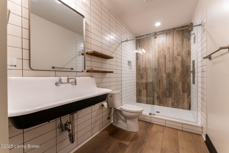 Listing Image 103