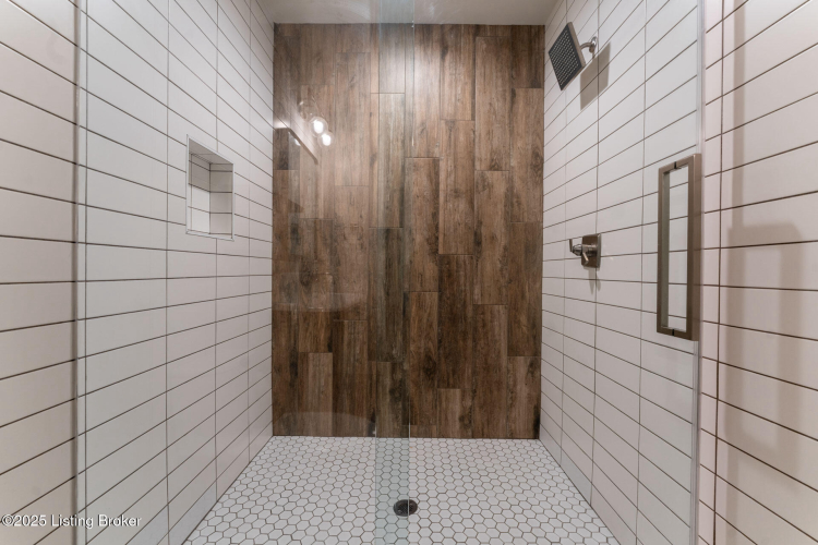 Listing Image 105