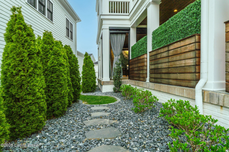 Listing Image 108