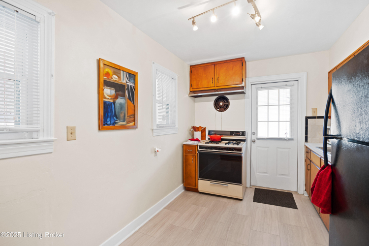 Listing Image 17