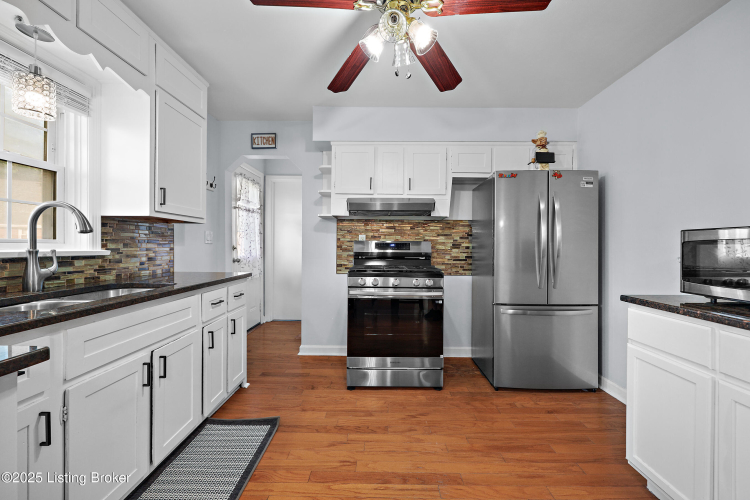 Listing Image 12