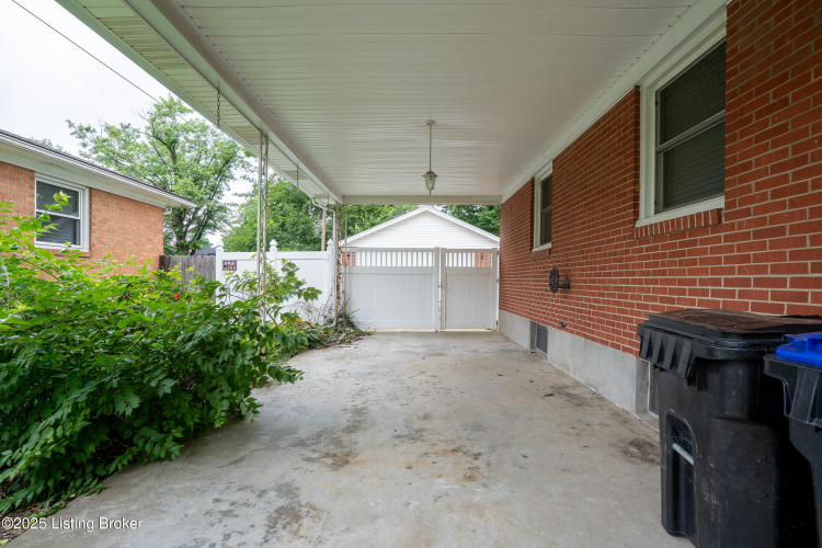Listing Image 6