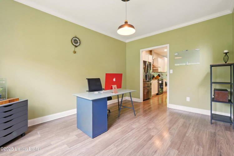 Listing Image 11