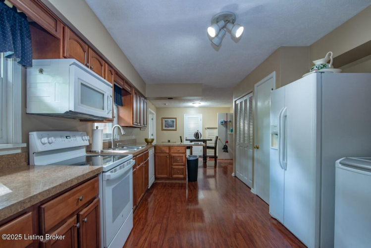 Listing Image 23