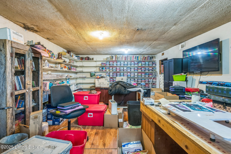 Listing Image 14