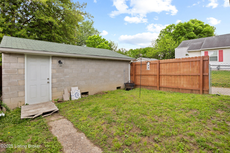 Listing Image 11
