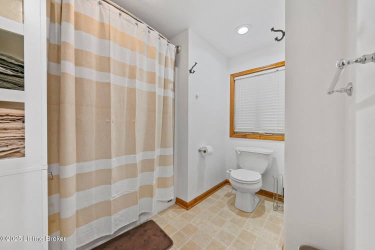 Listing Image 17