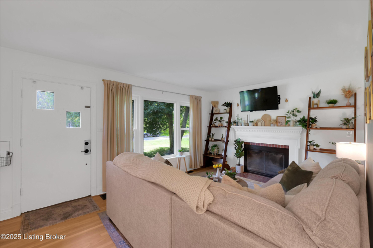 Listing Image 6
