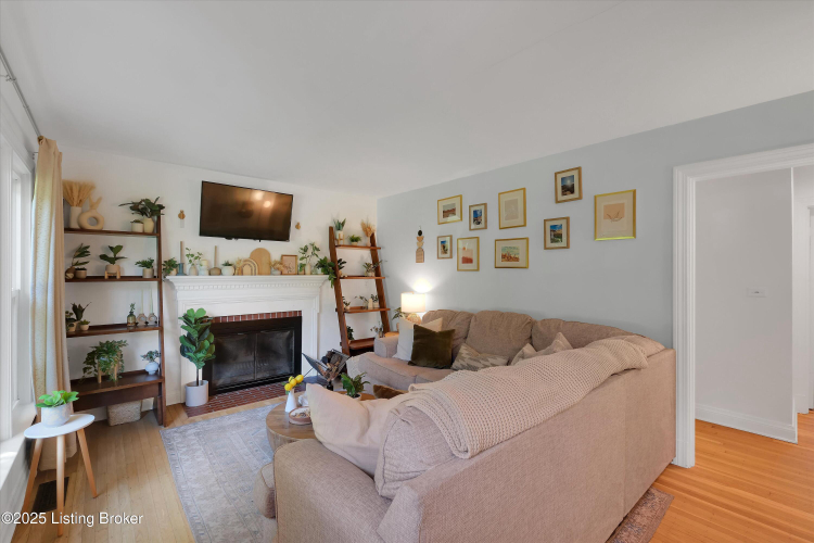 Listing Image 7