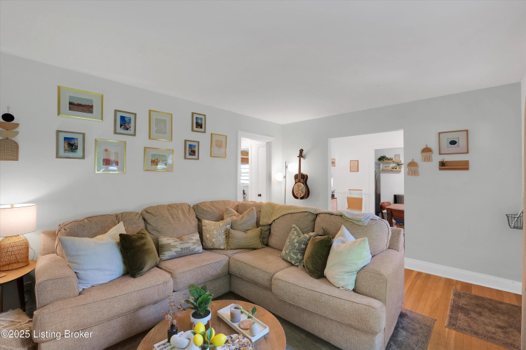 Listing Image 8