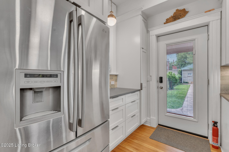 Listing Image 18