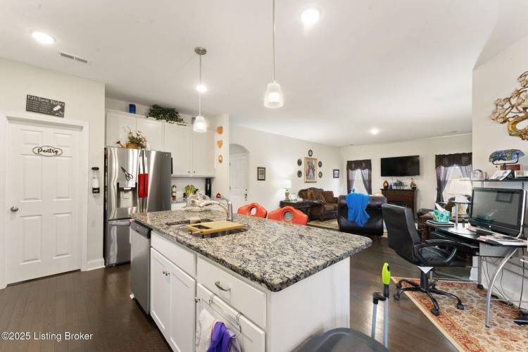 Listing Image 9