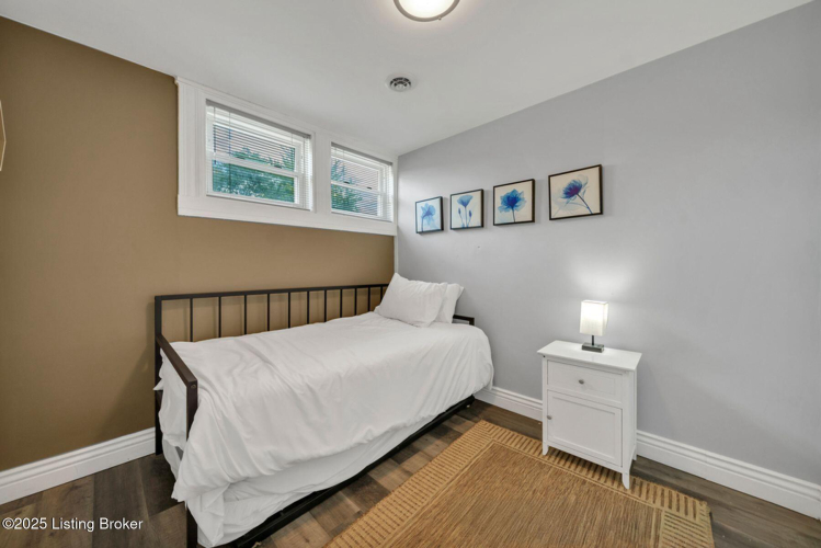 Listing Image 10