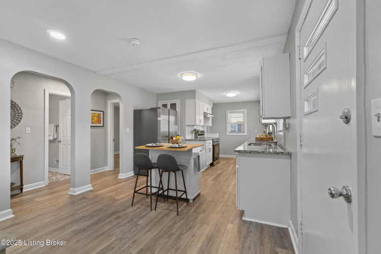 Listing Image 12
