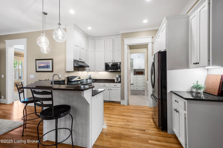 Listing Image 9