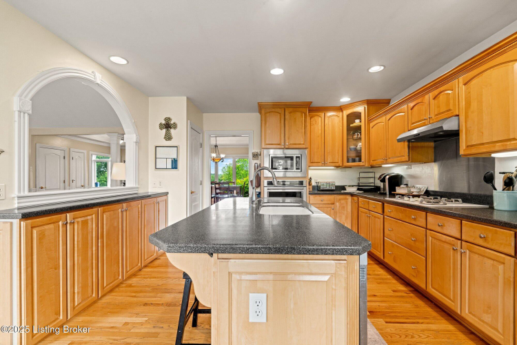 Listing Image 19