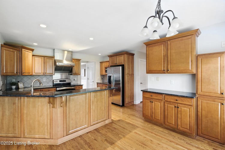 Listing Image 12