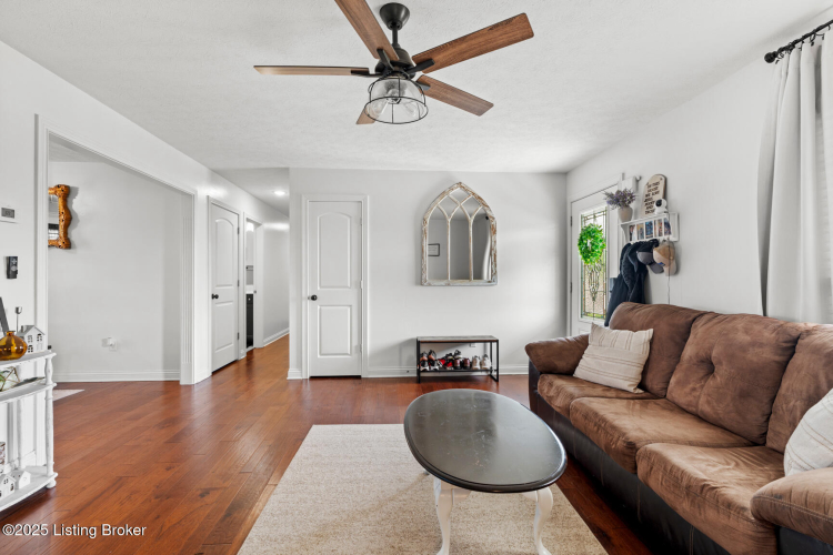 Listing Image 16