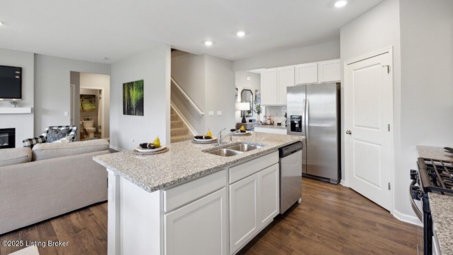Listing Image 10