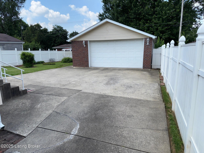 Listing Image 30