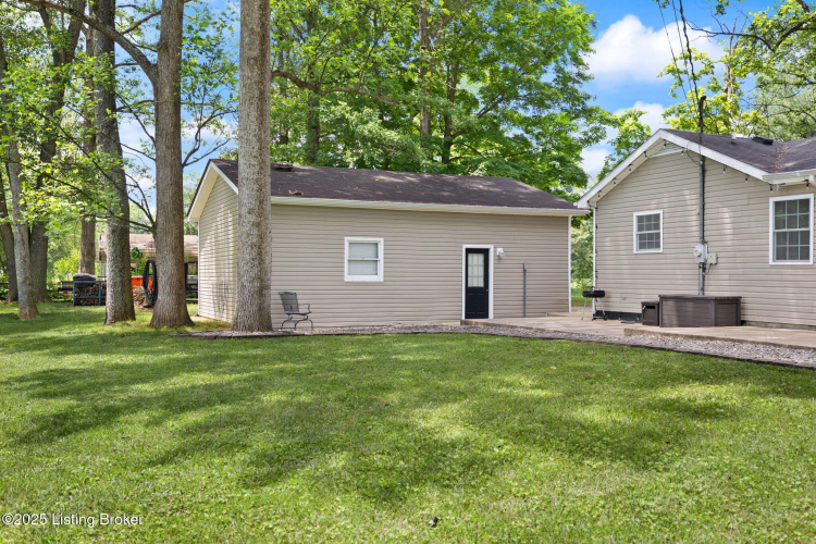 Listing Image 11