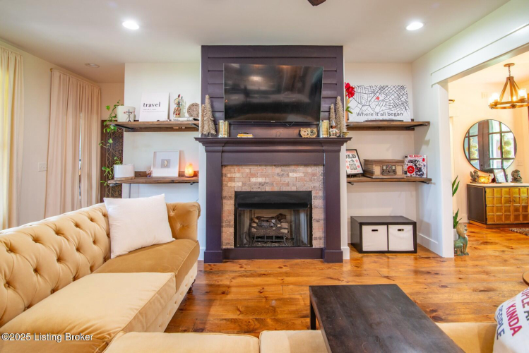 Listing Image 14
